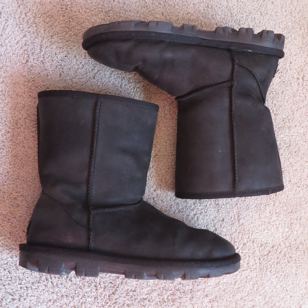 UGG Essential Womens Short Boots Size 7 UGGpure Wool Lined Leather Boot 1111513